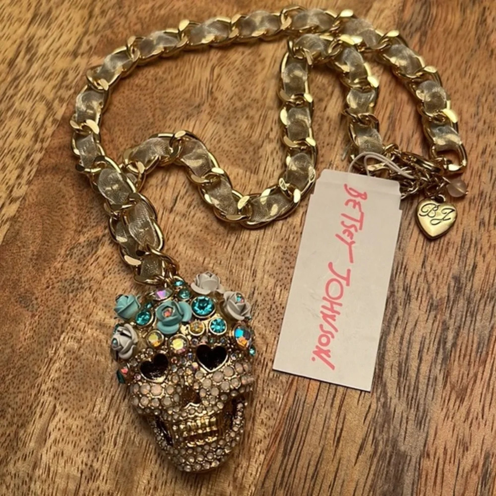 NWT Betsey Johsnon Sugar Skull Necklace - Picture 14 of 14